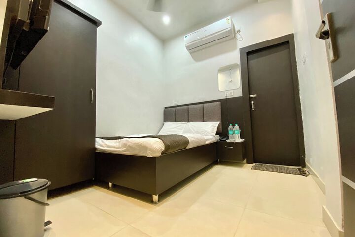 Room 11 of 22