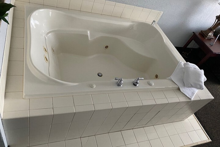 1 King Bed (3 of 5)