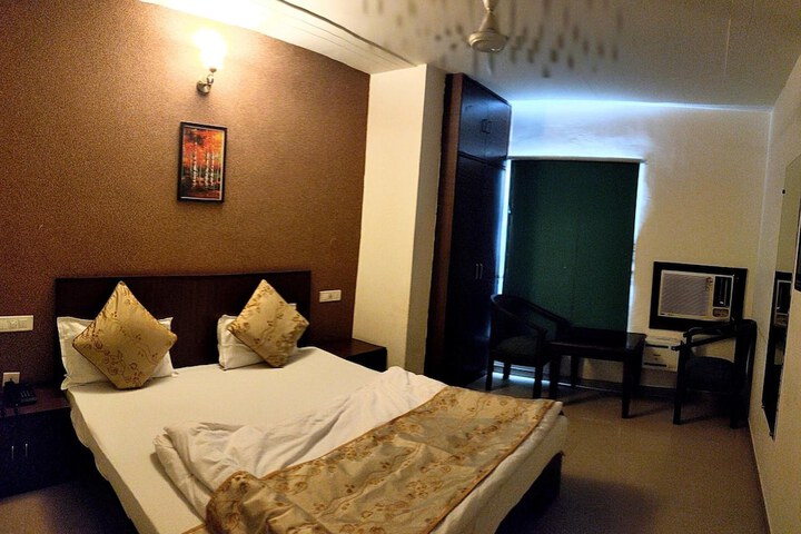 Room 15 of 37