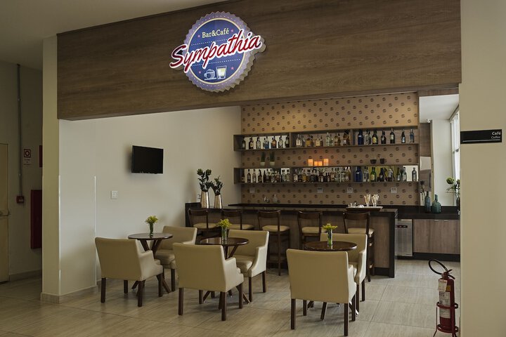 Lounge 44 of 47