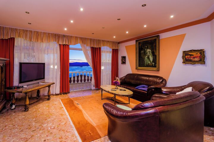 Room 46 of 111
