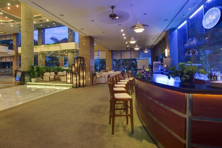Lounge 55 of 71