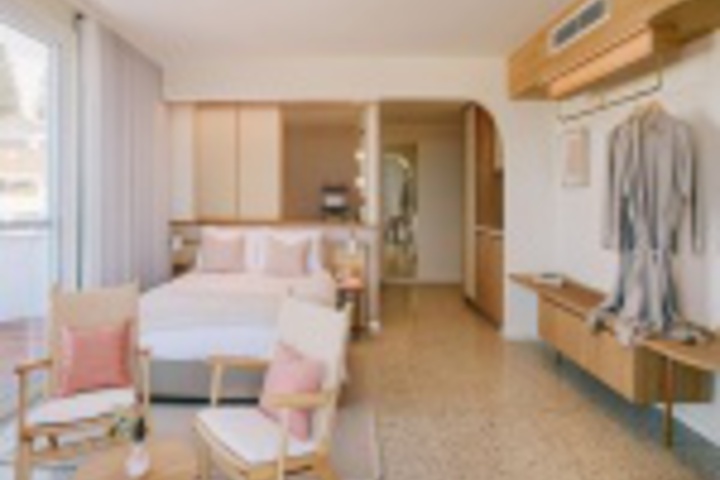 Room 121 of 672