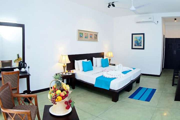 Room 3 of 10