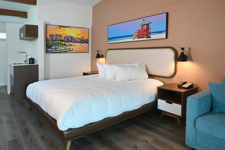 Studio King Size Bed (5 of 24)
