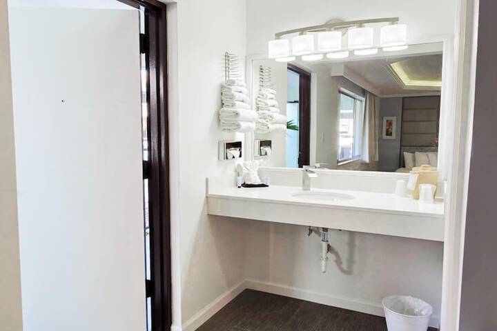 Bathroom sink