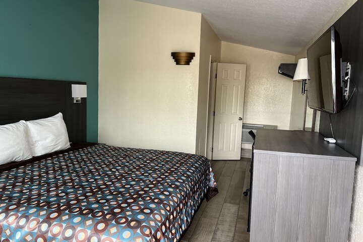 Room 7 of 35
