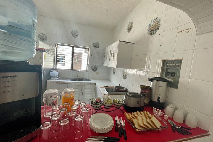 Breakfast/Coffee Service 100 of 108