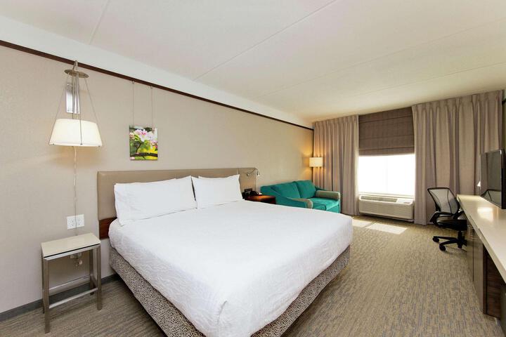 1 King Bed (3 of 32)