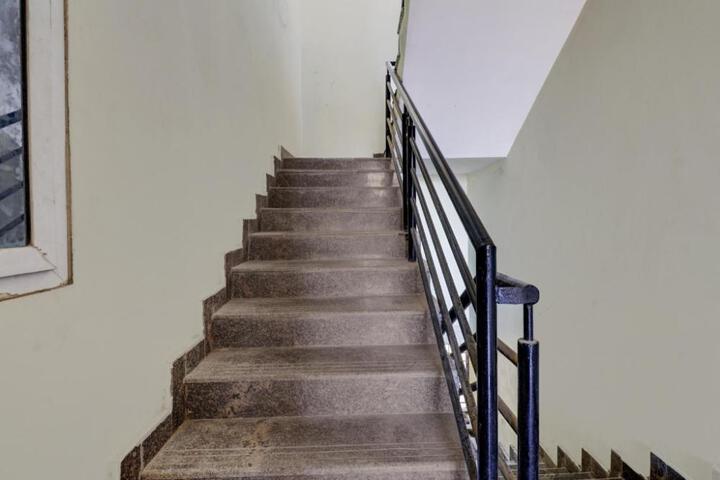 Hotel O S.L.V Boarding & Lodging