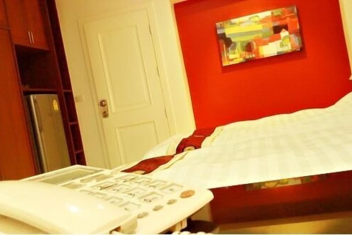 Room 5 of 14