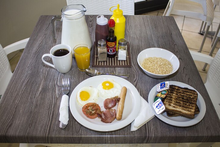 Breakfast/Coffee Service 24 of 32