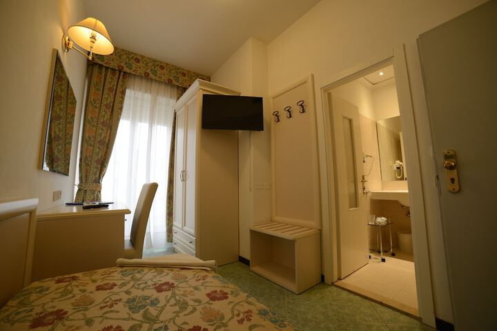 Room 12 of 52