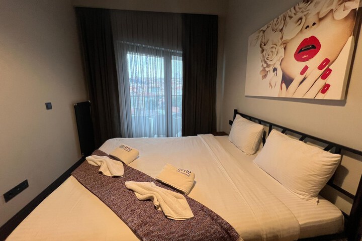 Room 27 of 92
