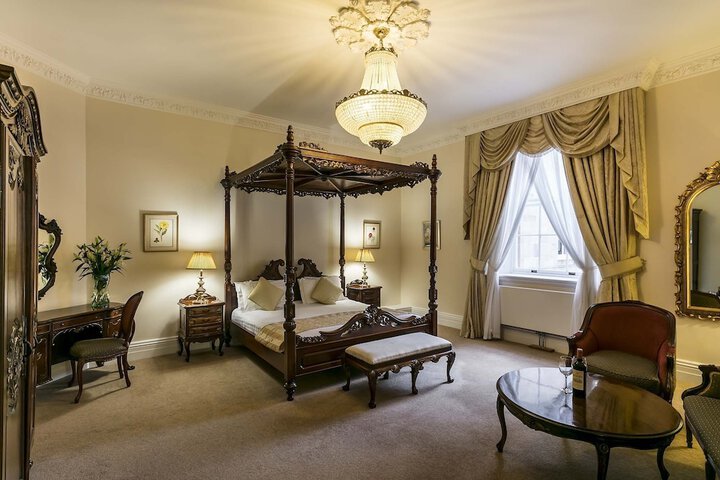 Room 28 of 105