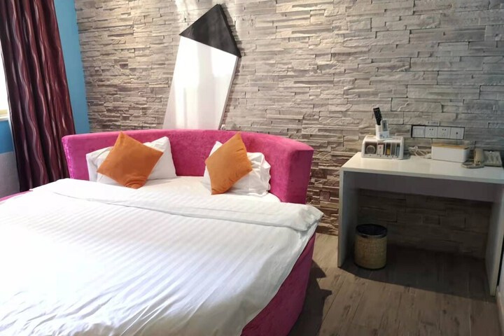 Room 16 of 59