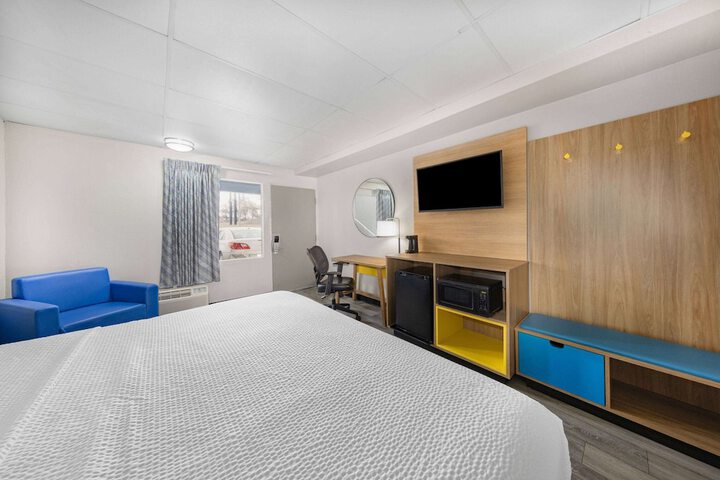 1 King Bed (1 of 19)