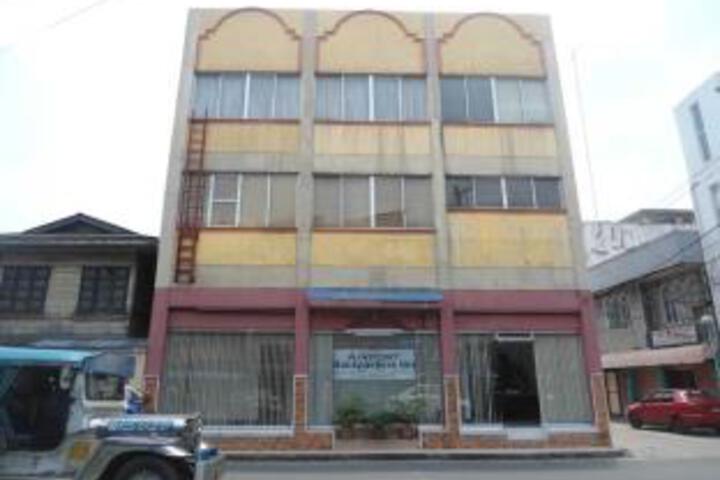 Airport Backpackers Inn