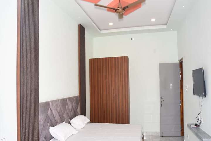 Room 8 of 50