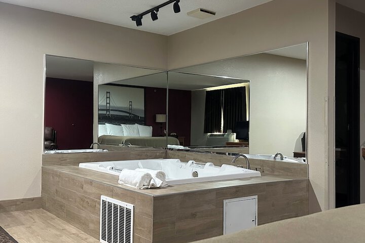 1 King Bed Mobility Accessible (5 of 14)
