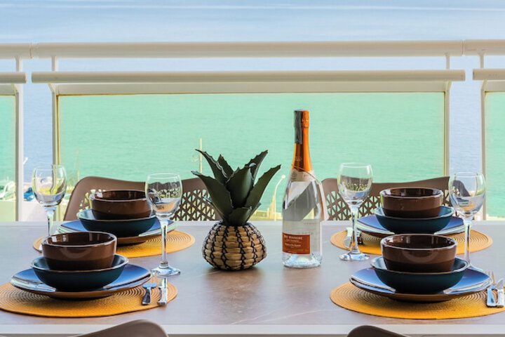 Dining 8 of 17