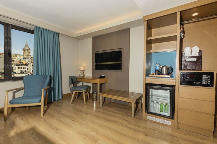 Room 13 of 70