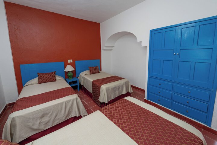Room 25 of 103