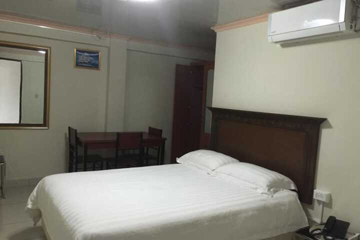 Room 4 of 33