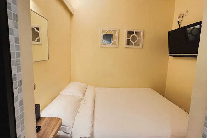 Room 16 of 34