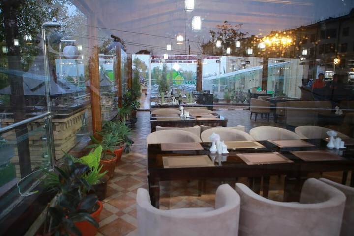 Dining 49 of 58