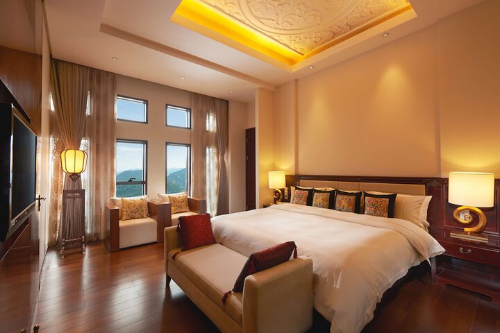 Room 10 of 80