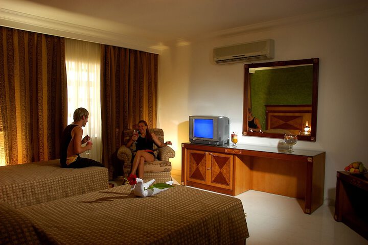 Room 4 of 37
