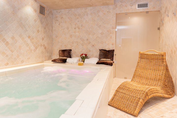 Pools & Facilities