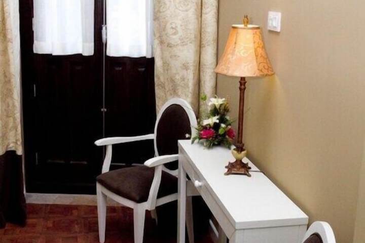 Room 15 of 36