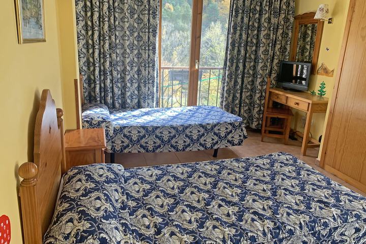 Room 2 of 36