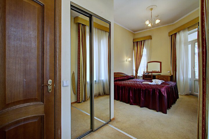 Room 15 of 37