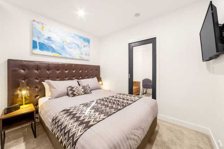 Room 14 of 36
