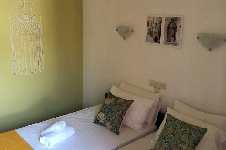 Room 21 of 38