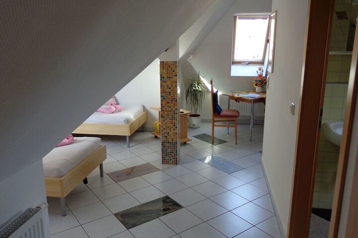 Room 10 of 101