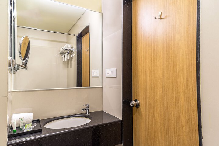 Room 13 of 40