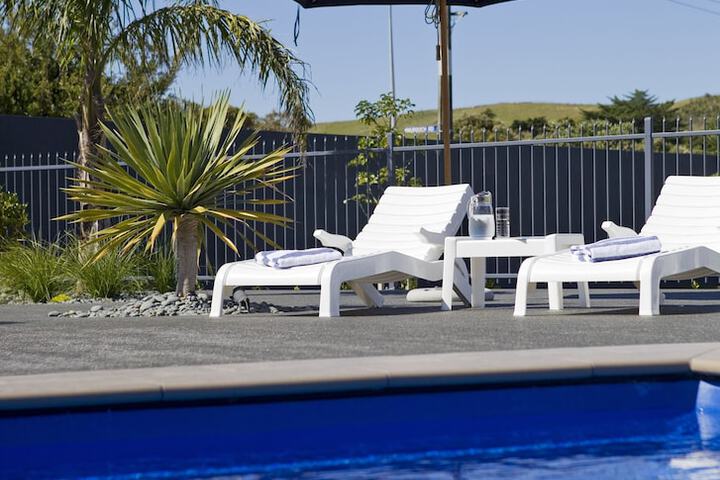 Pool 32 of 57