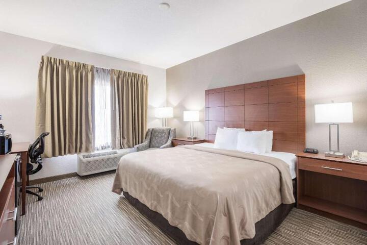 1 King Bed (18 of 21)