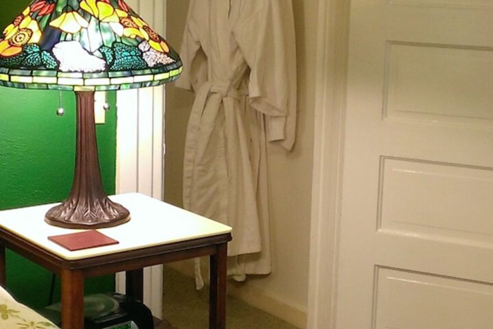 Room 18 of 90