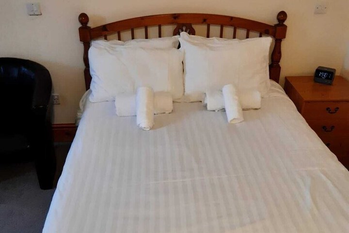 Room 6 of 16