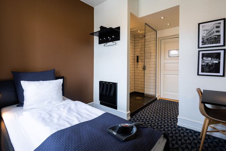 Room 19 of 37