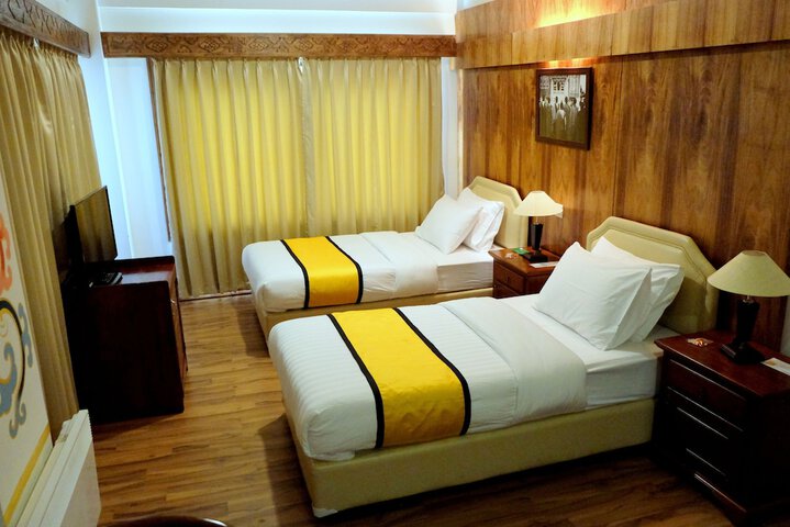 Room 9 of 15