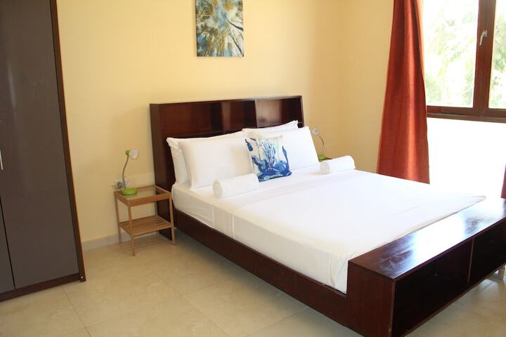 Room 4 of 80