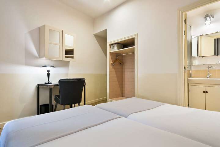 Room 9 of 44