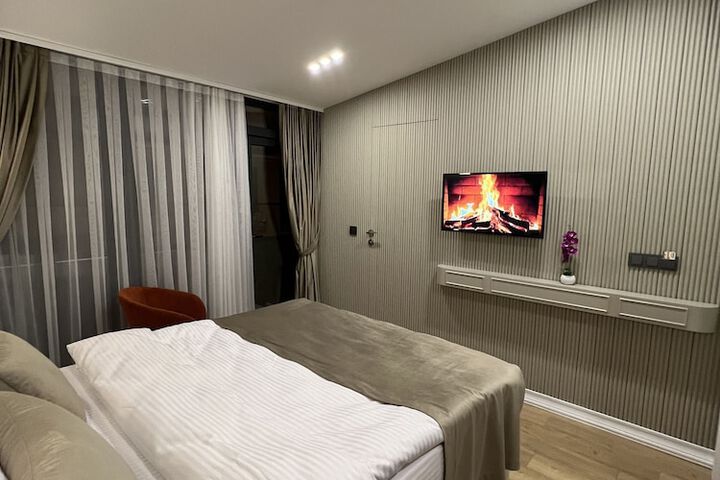 Room 6 of 47