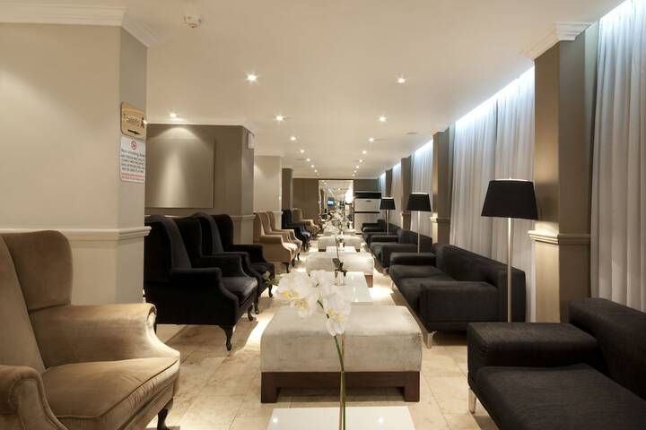 Lounge 67 of 73
